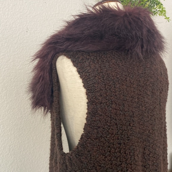 Ann Taylor Loft Brown/Bordeaux Knit Sweater Vest with Faux Fur Collar Size Small - Picture 9 of 12